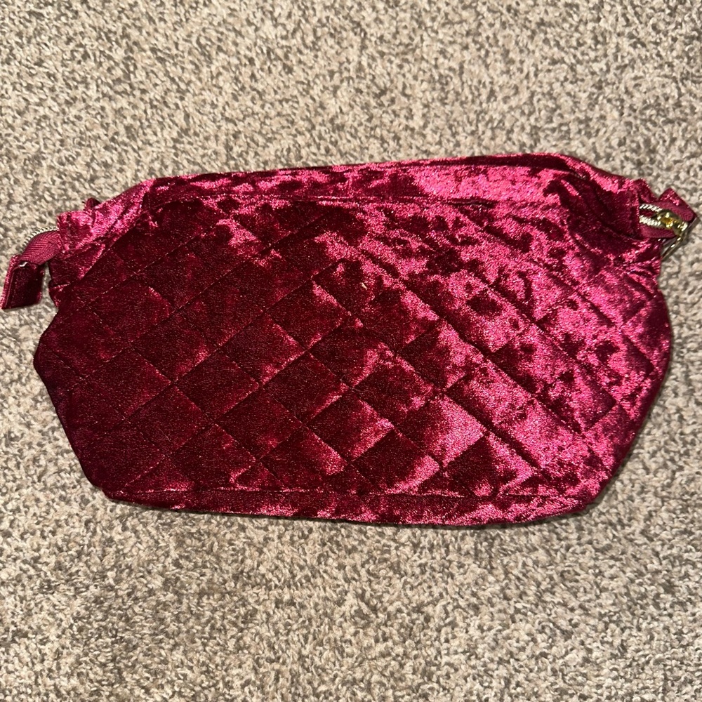 3 FOR $15❗️Velvet Quilted Makeup Bag - Burgundy